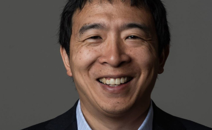 Andrew Yang : “The War on Normal People: The Truth About America’s Disappearing Jobs and Why Universal Basic Income Is Our Future (English Edition)”