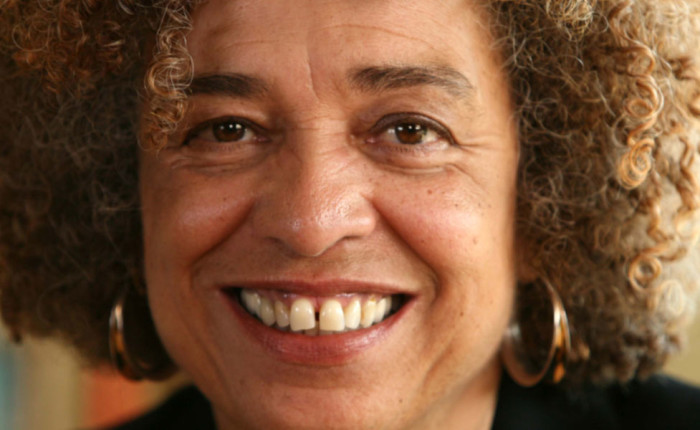 Angela Davis : ” Are prisons obsolete? “