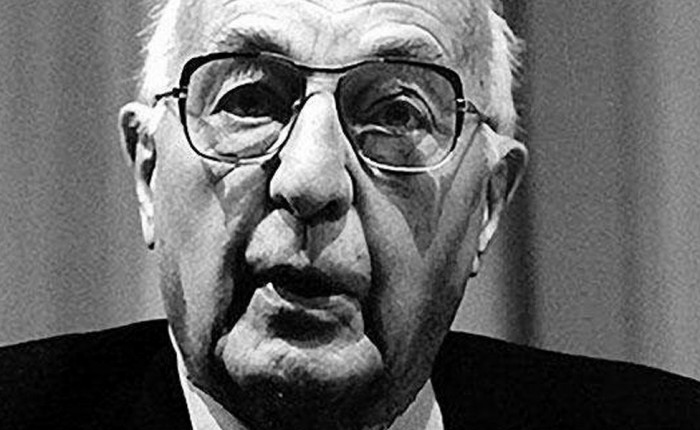 Georgescu-Roegen : ” Entropy Law and Economic Process “